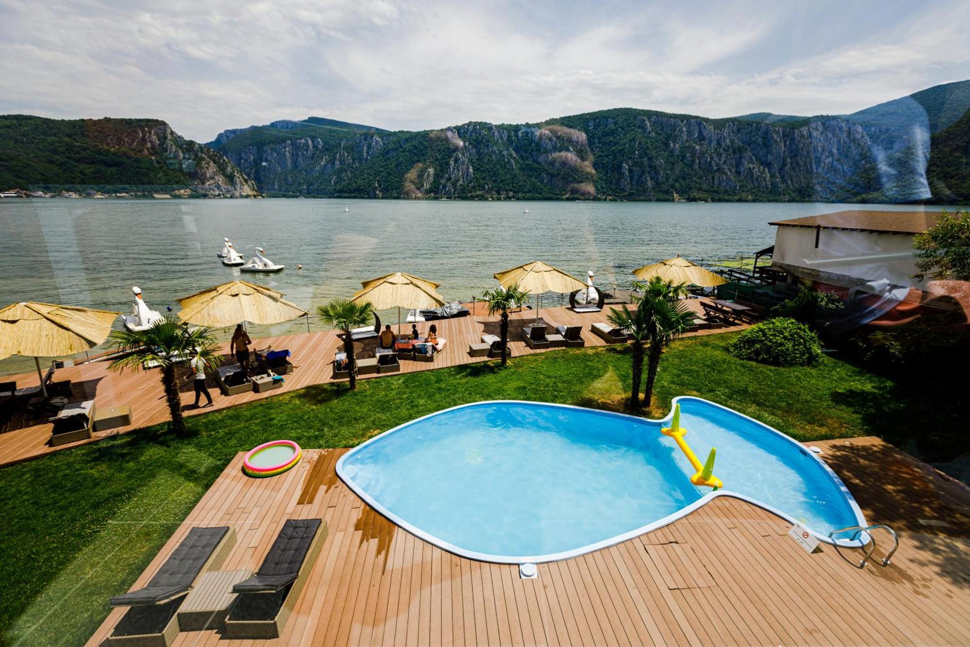 Pensiunea Decebal Resort - Cazanele Dunarii Dubova Eksteriør bilde